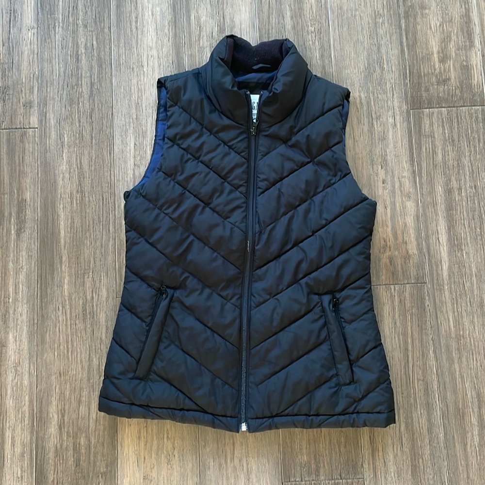 Gap Black puffer vest XS